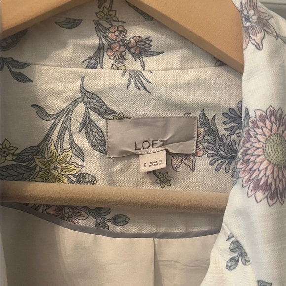 LOFT Ivory Floral Blazer - Picture 2 of 4